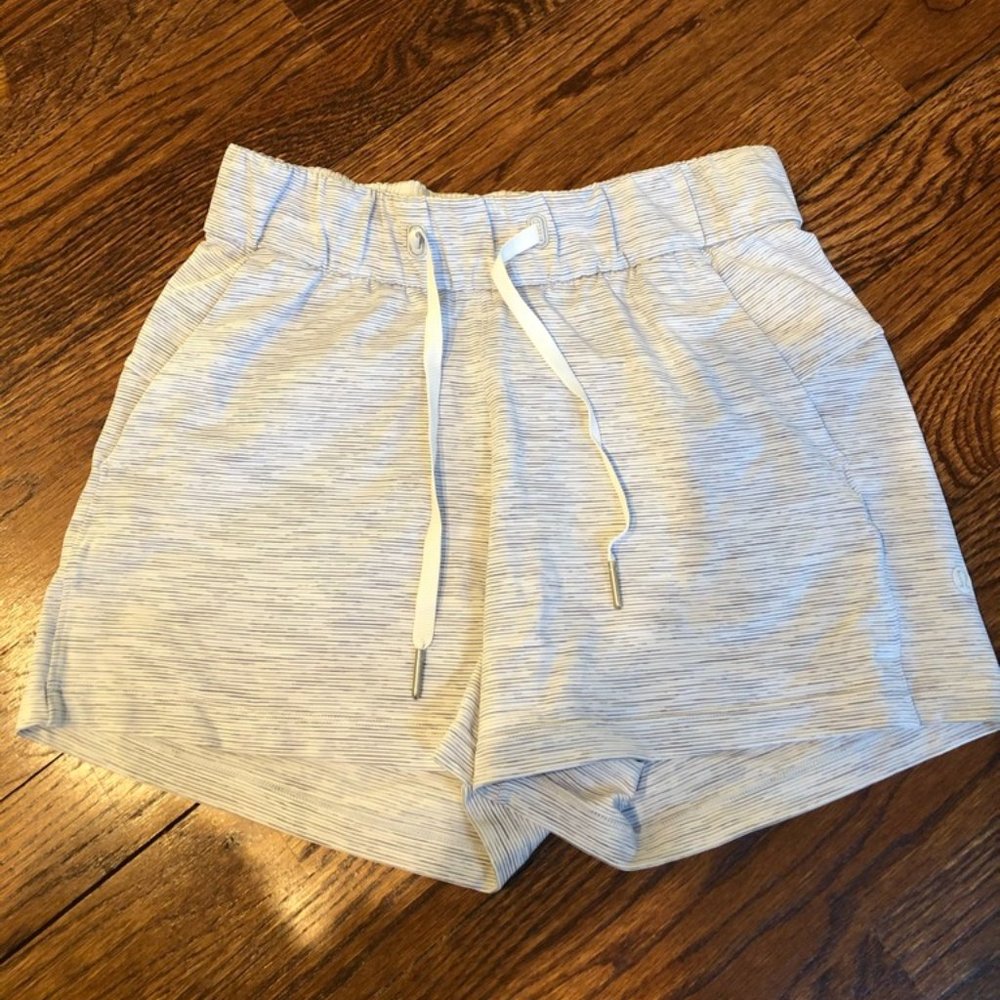 lululemon on the fly short